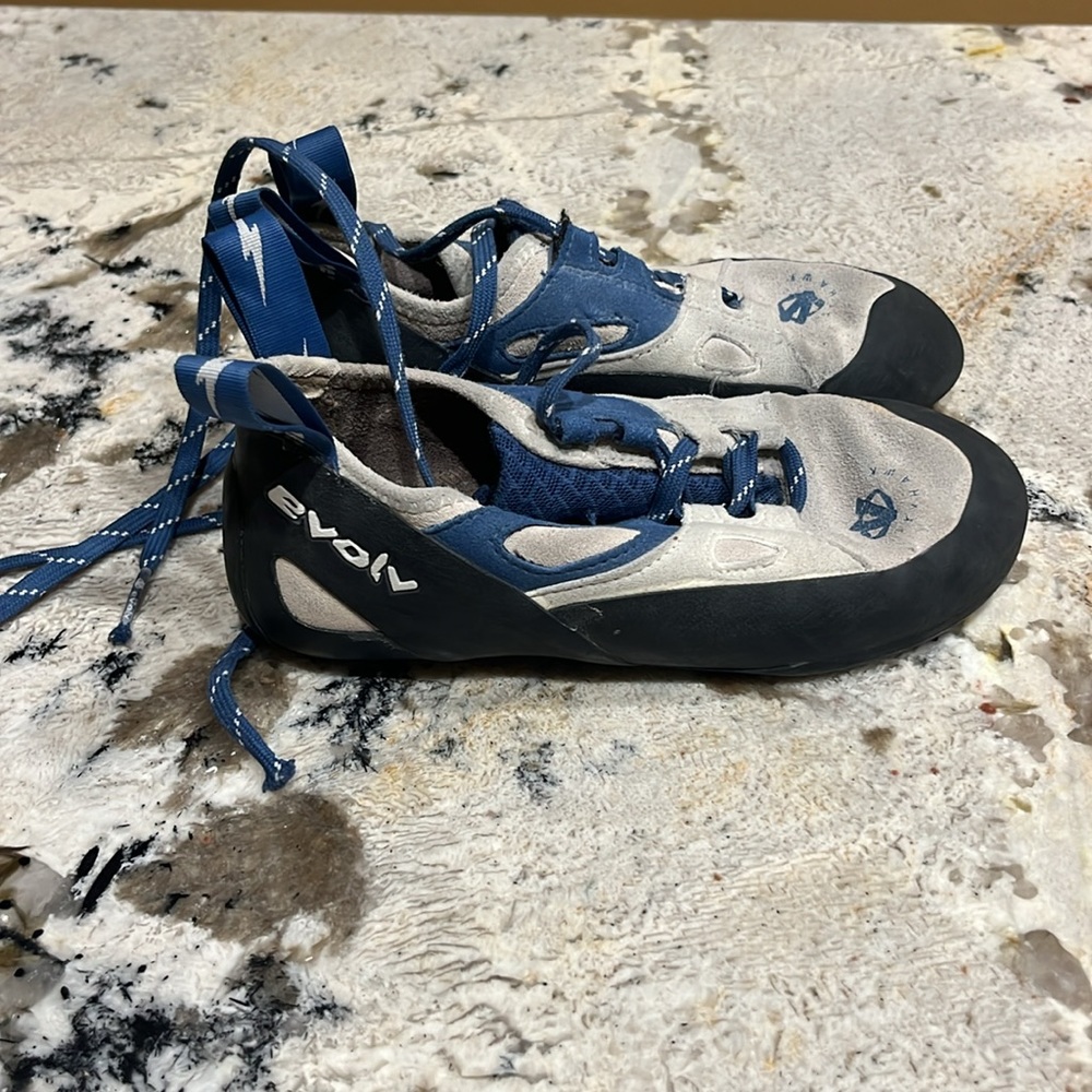 Evolv Climbing Shoes - Picture 2 of 3